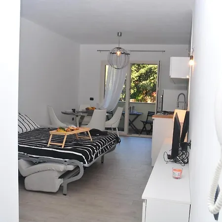 Le Logge 01 - Monolocale A La Maddalena Con Posto Auto Privato